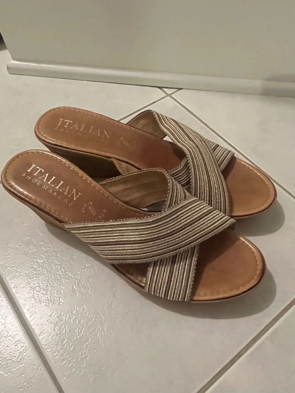 Italian Shoemakers Wedge Sandals Sz 9 Made in Italy